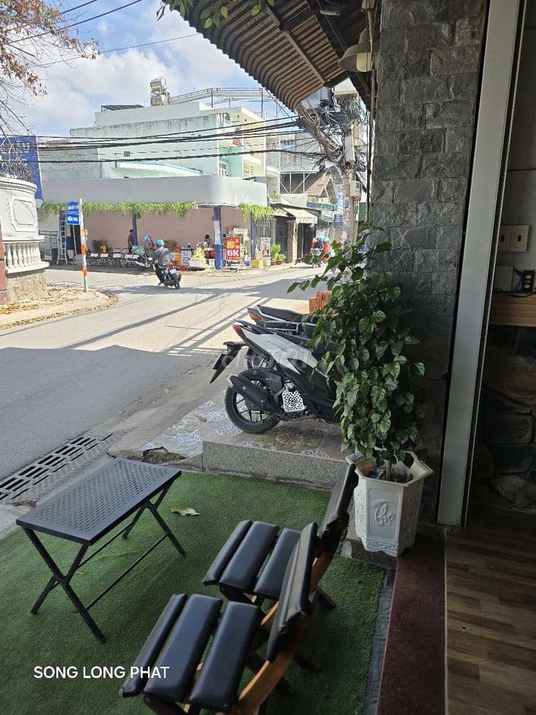 Bán nhà góc 2 mặt tiền.