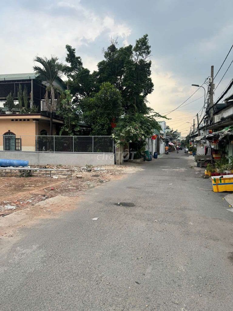 CẨN BÁN GẤP LÔ Đất 2 mặt tiền P ĐHT . DT 5,8 x11 . Hẻm ba gác - Ảnh 2