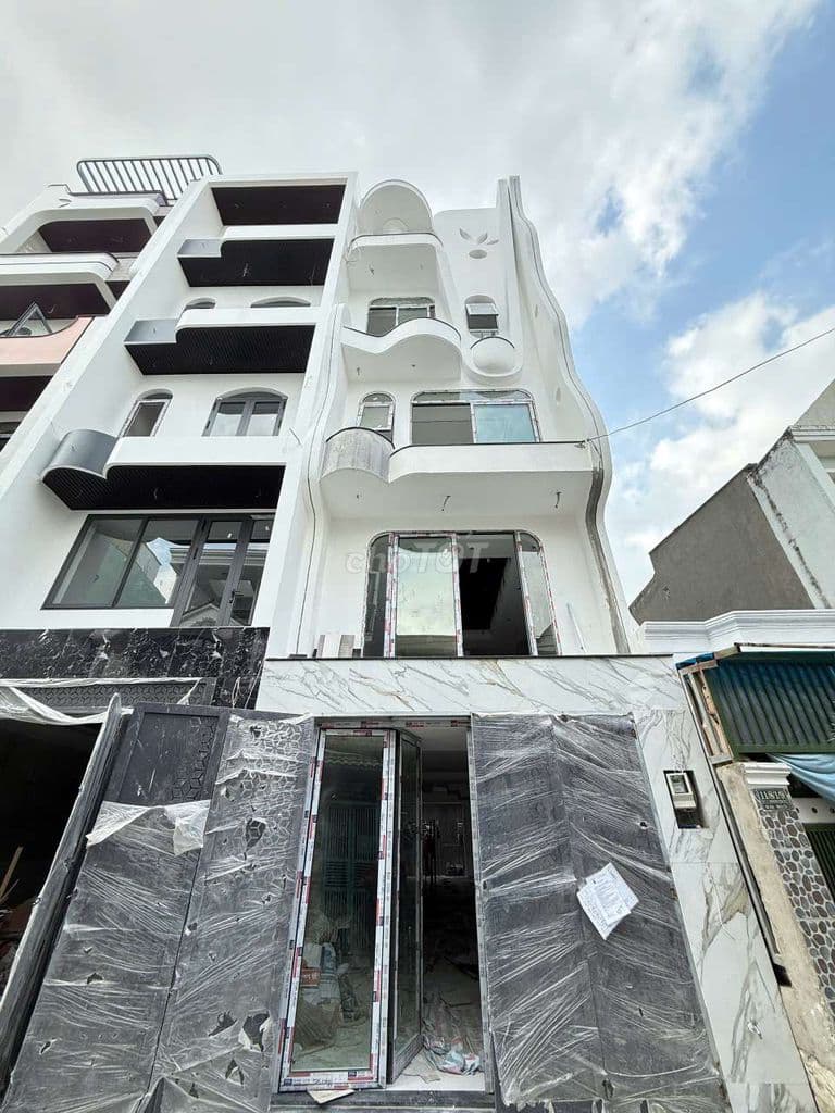 Bộ 03 Siêu Phẩm có Thang Máy và ô chờ. Nguyễn Văn Quá. Ngay Q.Trung
