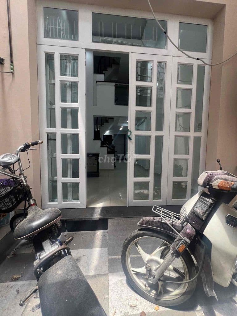 Nhà 5 tầng cách mặt tiền đường lớn chỉ 30m, kế q1 - Ảnh 2