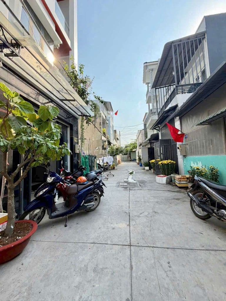 Bán Nhà 1 Trệt 3 Lầu Mới, Thạnh Xuân 25