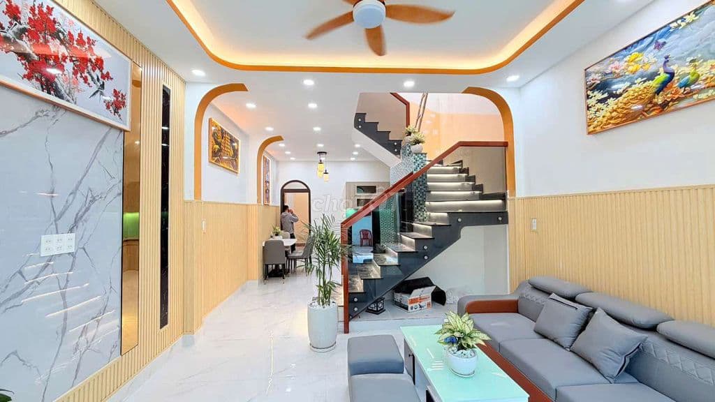 Nhà Lê Trọng Tấn, 120m², 4,5x15m, 2 Tầng, 4 PN, HXH, Giá chỉ Hơn 5 tỷ