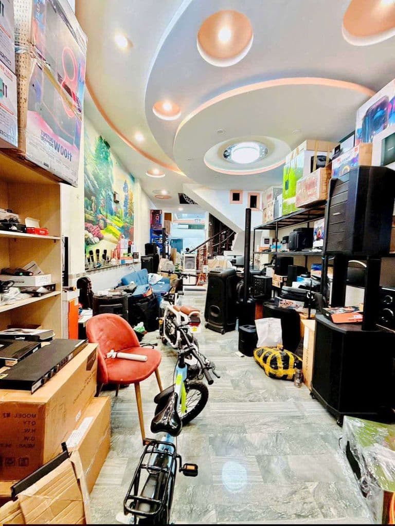 11ty8 thương lương bán nhà măt tiền đối diên cổng ra vào chưng cư - Ảnh 2