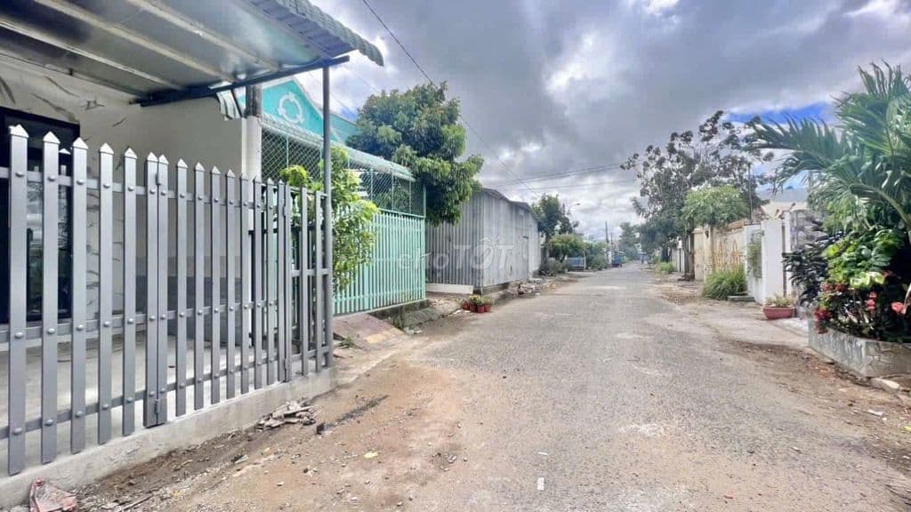 Bán gấp căn nhà sổ riêng 141,6m2 giá -1 tỉ 010tr- ở ngay Tân Phú Trung