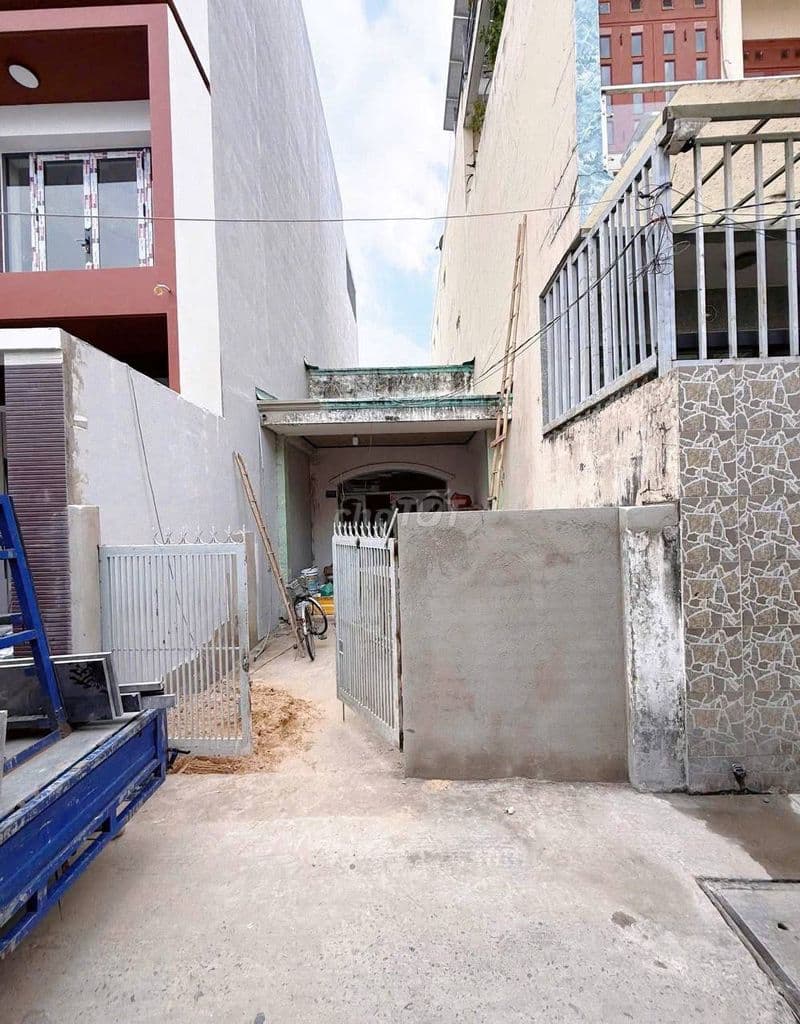 Nhà cấp 4 diện tích lớn sát bên AEON Tân Phú, 4x23m SHR, 6,5 Tỷ