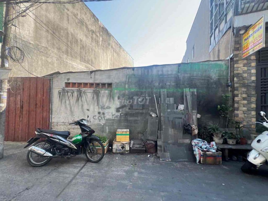 chủ dễ tính cần bán 2lo đất liền kề. thích hợp xây mới