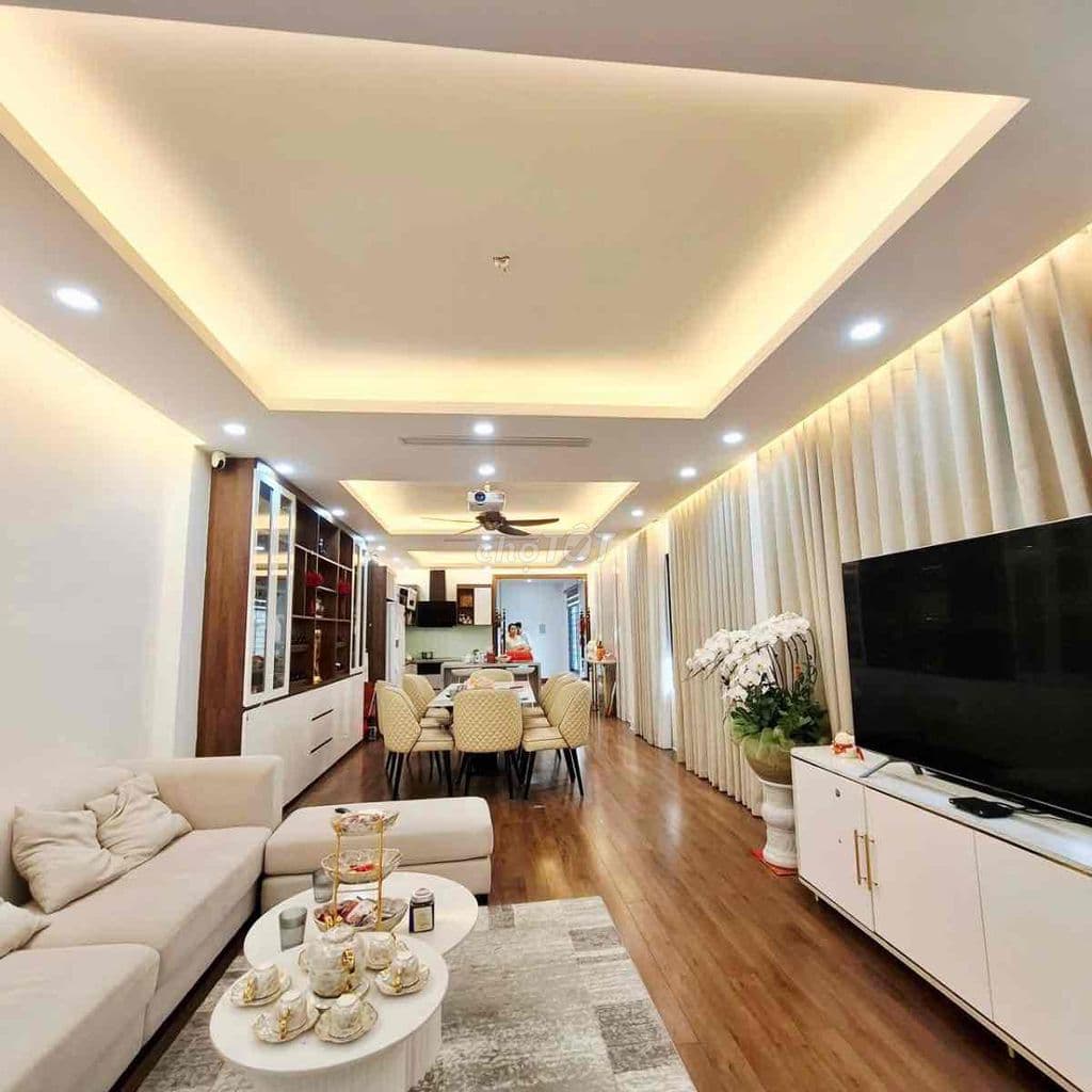 Phố Vương Thừa Vũ, ô tô vào nhà, lô góc, 3 thoáng, thang máy, 70m2