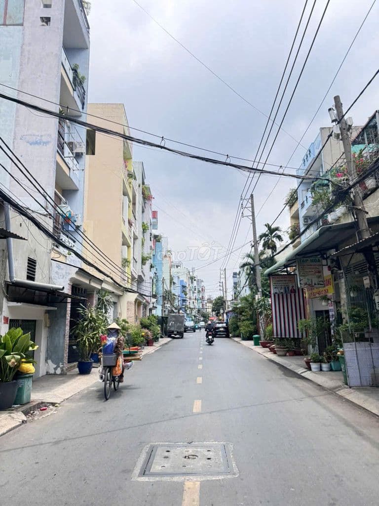 còn 1 lô duy nhát hẻm 10m có vỉa hè nguyễn duy trinh P long trường
