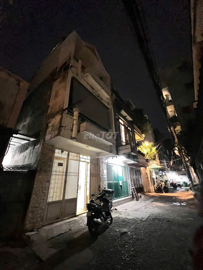 Ngay Công Viên Lớn - HXH 6m! XVNT (4x10m) - 3 Tầng BTCT kiên cố 7,5 tỷ
