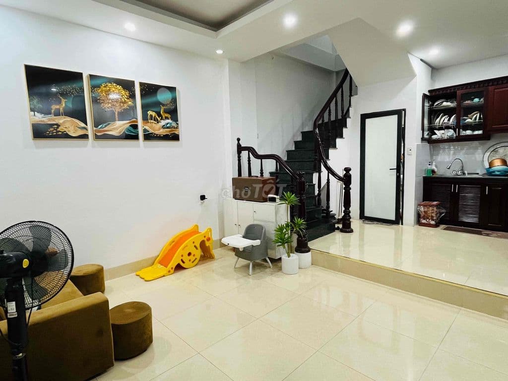 Nhà Tân Triều sát UBND Phường Thanh Liệt