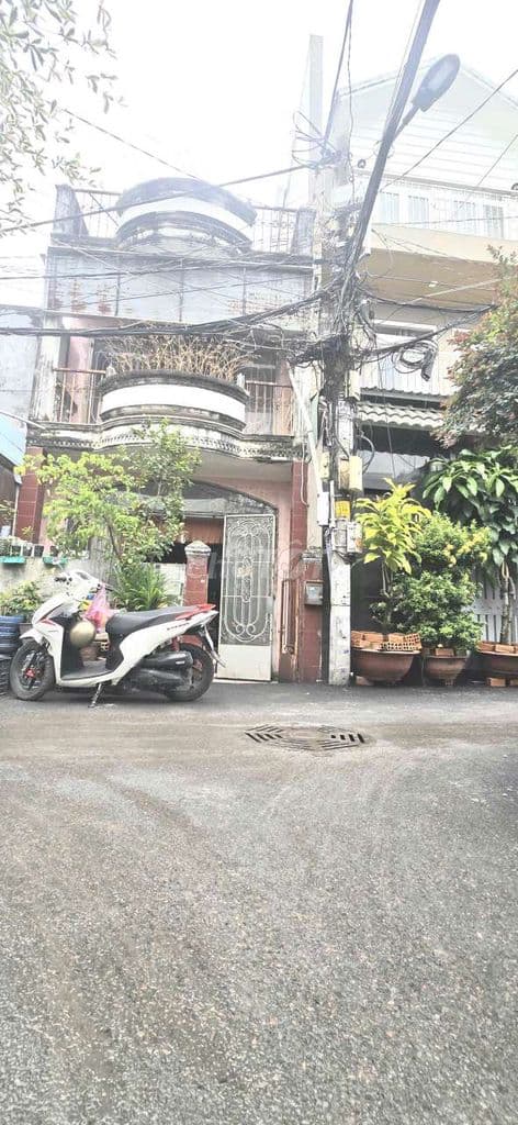căn nhà trục 2 lầu Quang Trung đường thông xe hơi