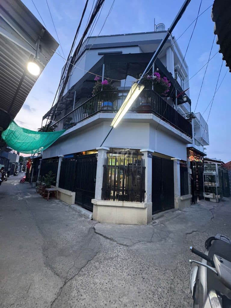 Nhà trệt 2 lầu. Sân phơi trước sau. tại Huỳnh Tấn Phát - Phú Xuân. - Ảnh 3