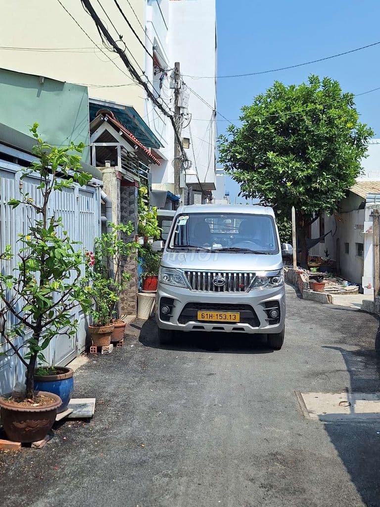 Nhà 5 phòng ngủ xe hơi