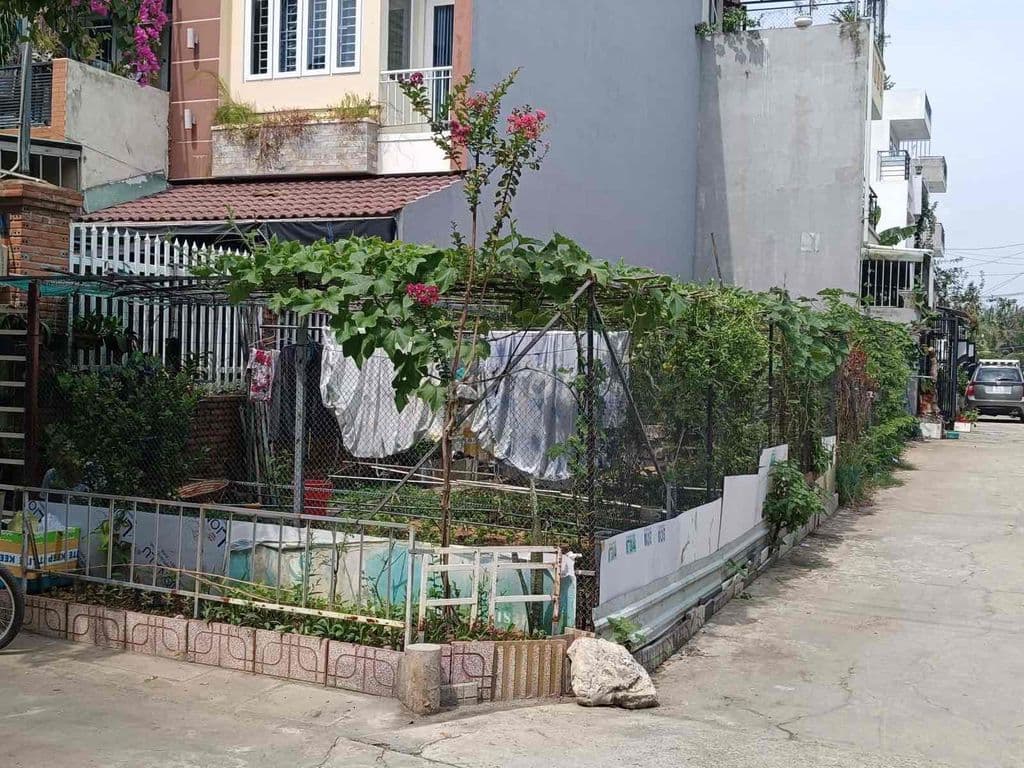 Lô góc siêu đẹp , xây cao tầng, gần Khu Đông Tăng Long