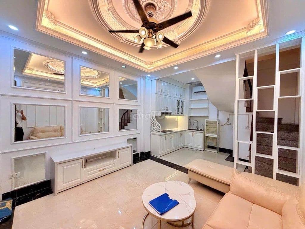 Bán GẤP nhà đẹp trong phố Pháo Đài Láng diện tích 45m2 giá 9,9 tỷ - Ảnh 2