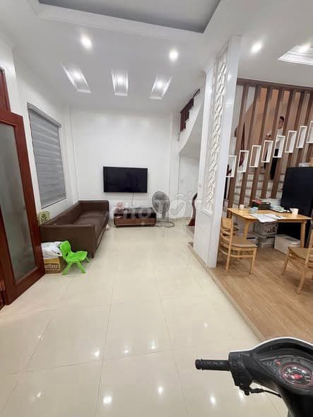 bán nhà 4 tầng Ngọc Hồi mặt tiền rộng
