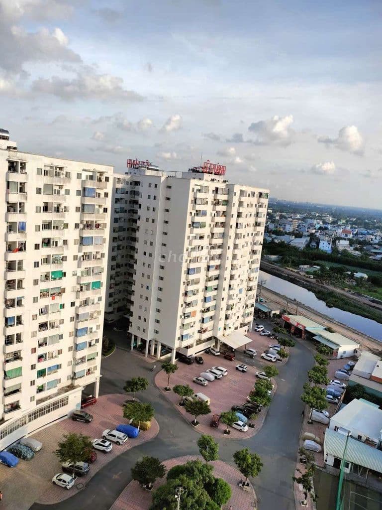 Căn hộ lô C cc Lê Thành Tân Tạo dt 36.5m2 nhà sơn mới giá 820 triệu