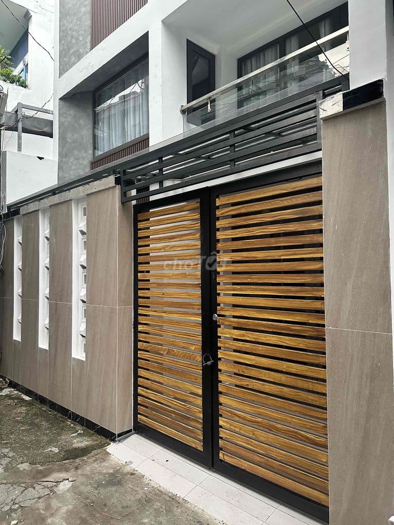 NGANG HIẾM 5,7M - NHÀ HẺM XE HƠI PHƯỜNG BẢY HIỀN - 3 TẦNG LUNG LINH . - Ảnh 2