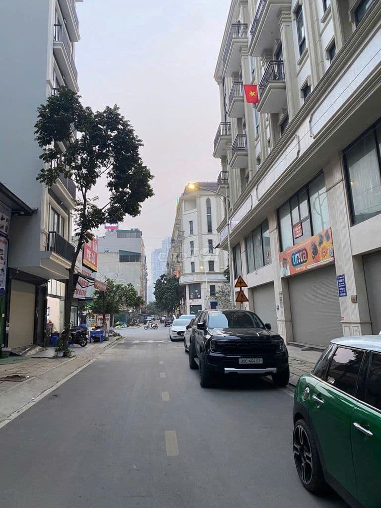 BÁN NHÀ DỊCH VỤ KHU YÊN NGHĨA HÀ ĐÔNG DT52M LÔ ÁP GÓC X GIÁ 13 TỶ