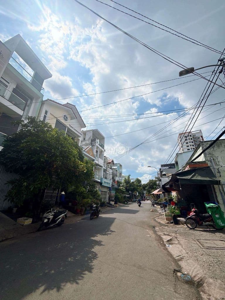 8 tỷ 780 thương lượng, nhà 3 tầng mặt tiền, diện tích : 3,9 × 20