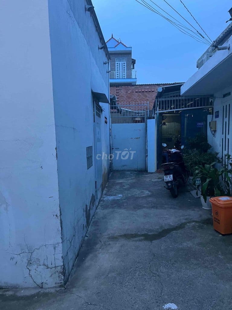 Nhà phố quốc lộ 13 cũ - Ảnh 2