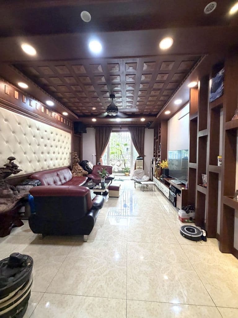 Nhà Mặt Tiền Ngay Nguyễn Sơn, Tân Phú, 4.5M X 18M, 4 Tầng Hơn 12 Tỷ