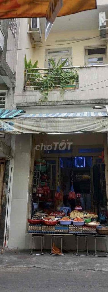 BÁN GẤP NHÀ NGAY CHỢ XÓM CHIẾU, THUẬN TIỆN KINH DOANH