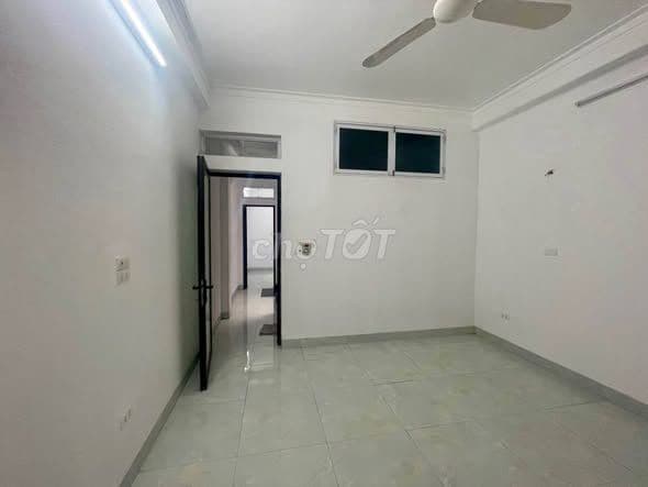Nhà Ô Cách Long Biên 45m2 đẹp ở ngay - Ảnh 2