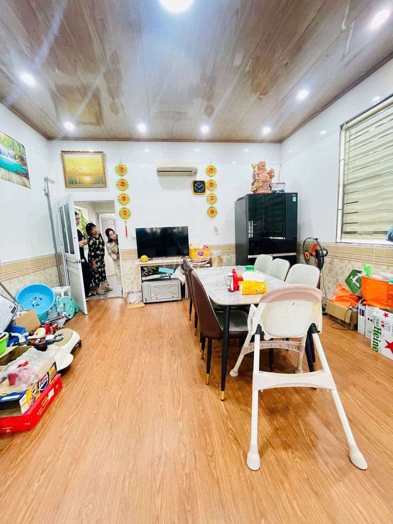 Ngoại Giao Đoàn, oto đỗ cổng, ngõ thông, dân xây, thoáng vô cùng