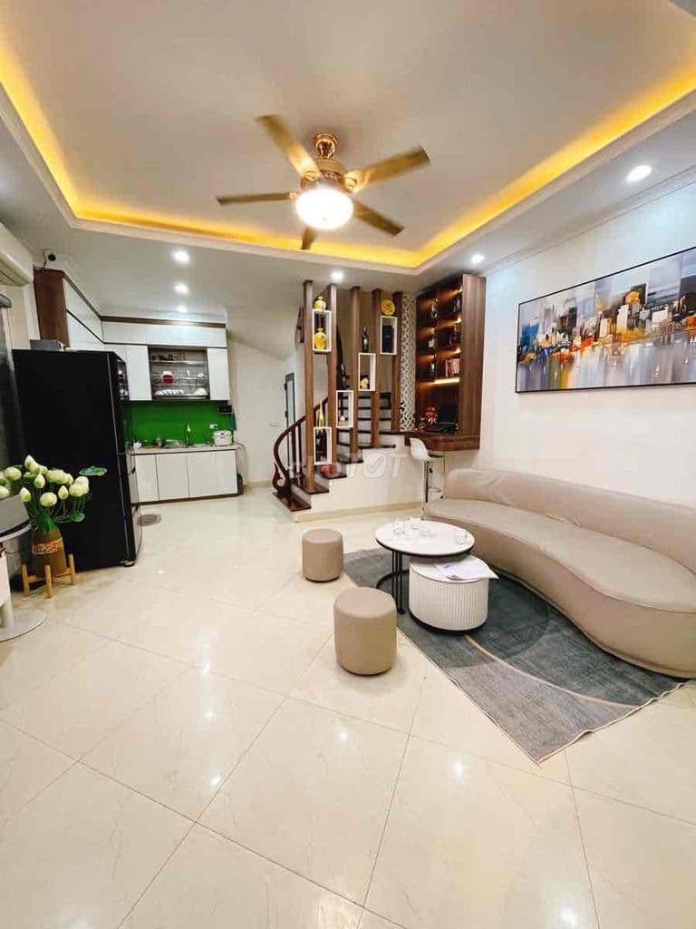 Quá đẹp! Nhà riêng Phố Chùa Láng, 30m ô tô, ngõ thông, full NT, 39mx5T