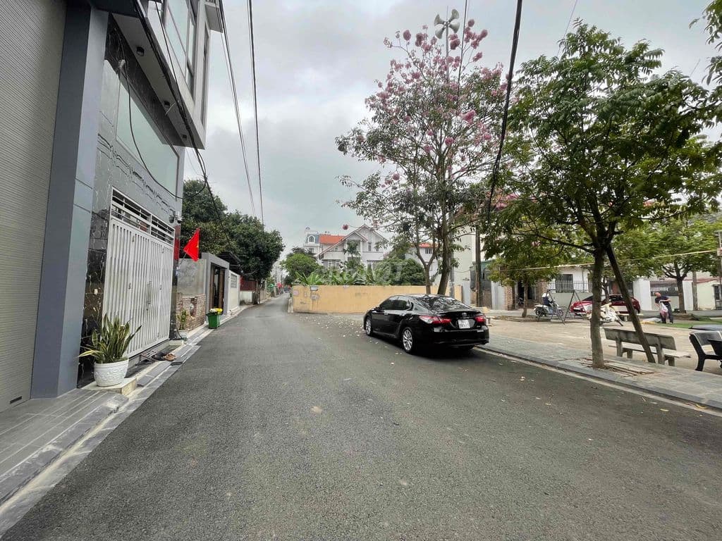 TT ĐÔNG ANH,BÁN ĐẤT TẶNG NHÀ 3 TẦNG, 360M2, Ô TÔ QUAY ĐẦU TRONG ĐẤT.