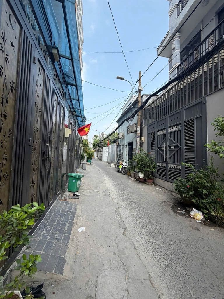 Chưa tới 5 tỷ có nhà 4 tầng.ngang 5m,sát bên Emart Phan Huy Ích,Gò Vấp