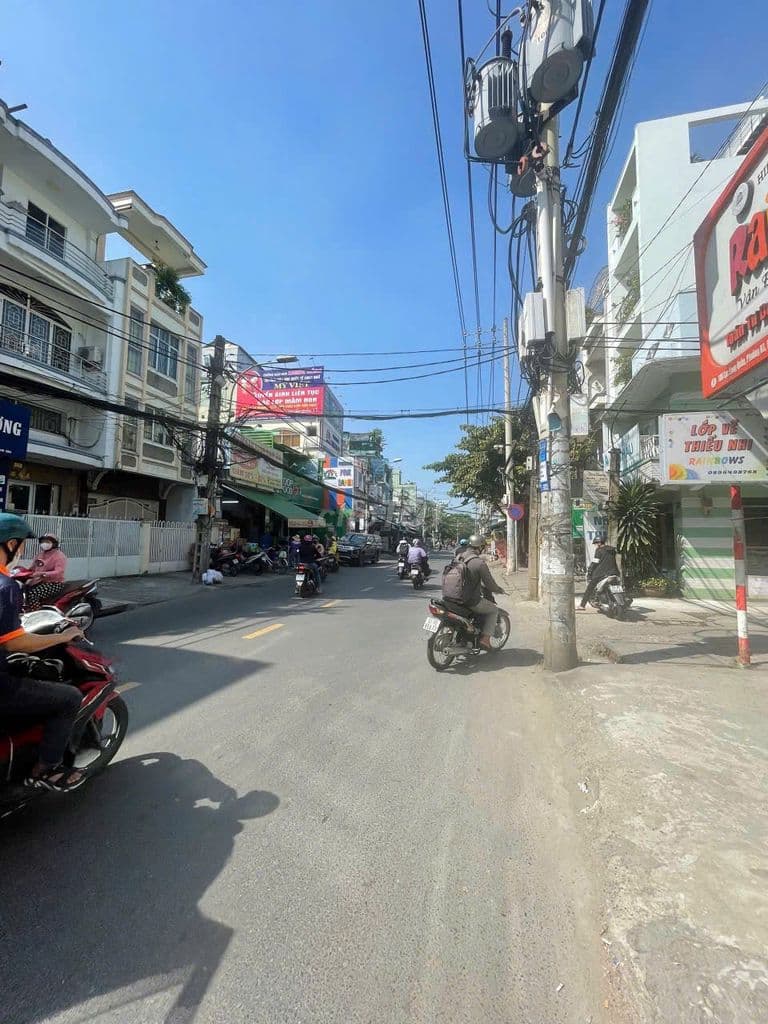 BÁN NHÀ MẶT TIỀN ĐƯỜNG LẠC LONG QUÂN , P3, Q11, DTST 186M2, NHỈN 14 TỶ