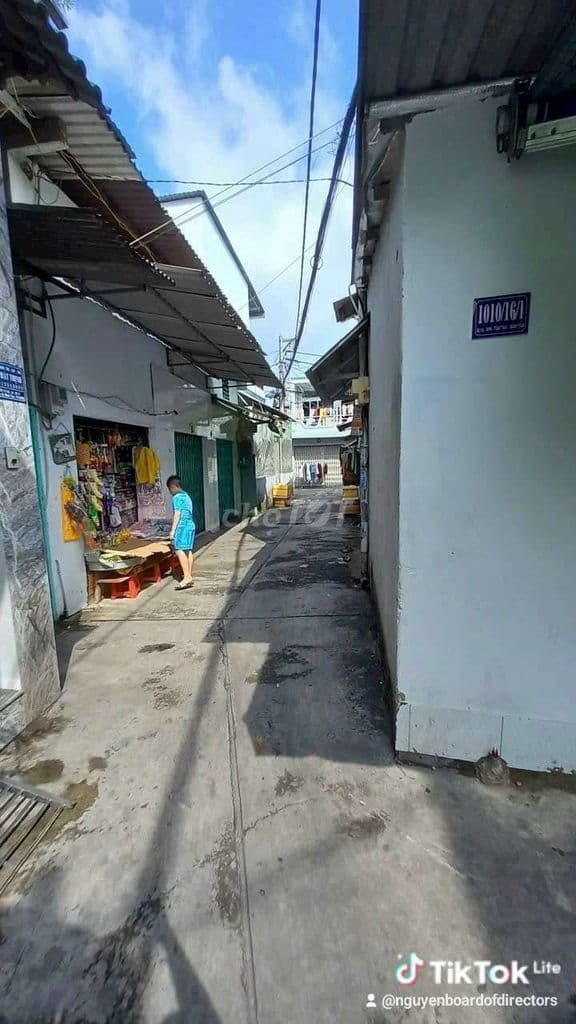 NHÀ NGÃ 4 BÀ HÔM SỔ HỒNG RIÊNG - Ảnh 3