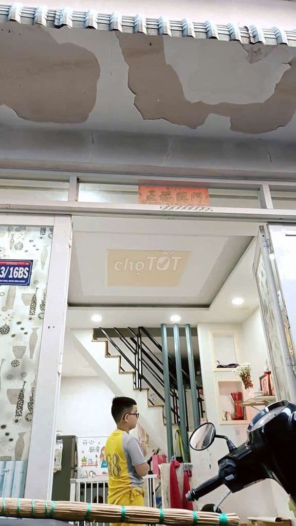 nhà bán kế bến xe Q8