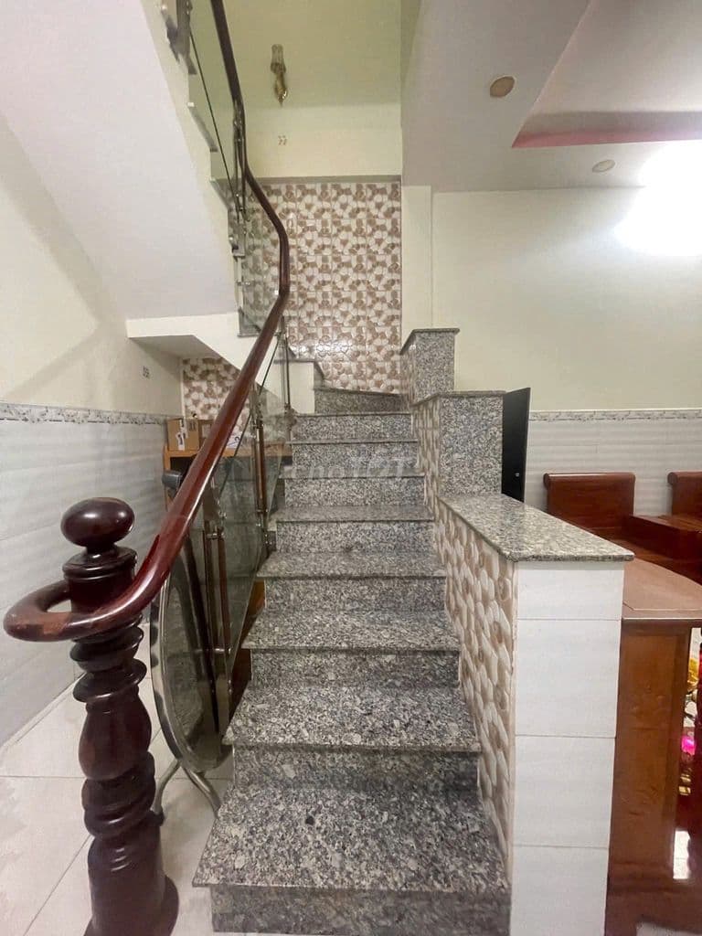 Nhà 1 lầu, st Mặt Tiền Nguyễn Thị Kiểu , DT : 4,1 x 24m giá 9ty2 TL