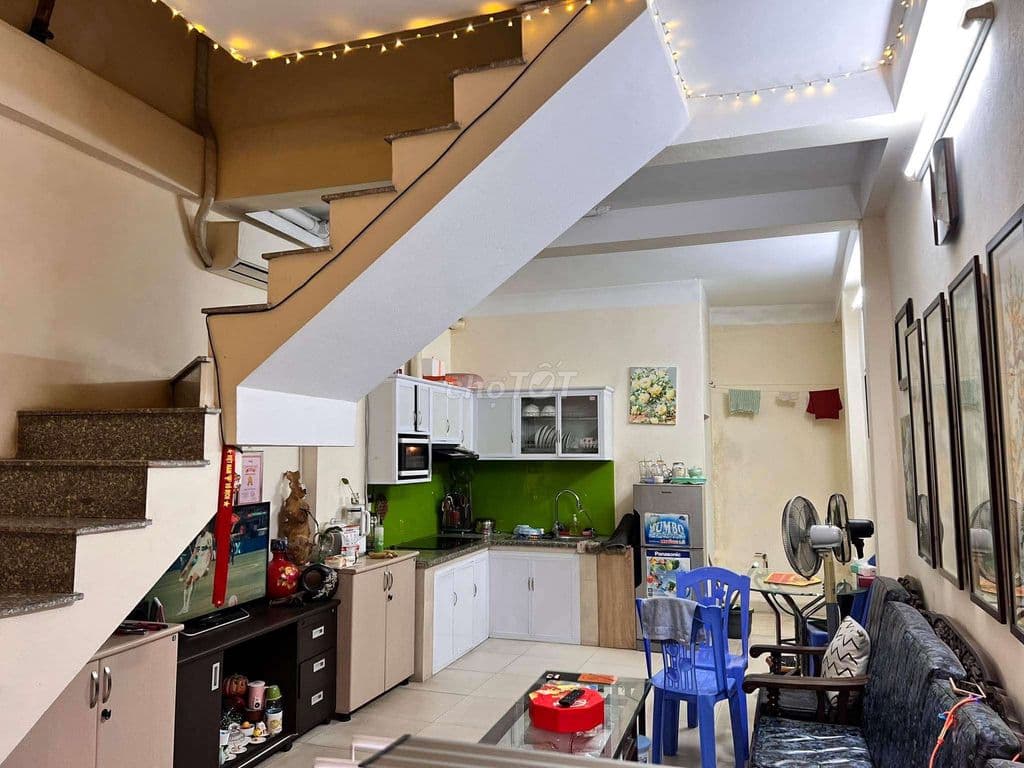 Bán nhà 2 tầng, 40m, 2 PN, có nhỉnh 6 tỷ, giá đầu tư