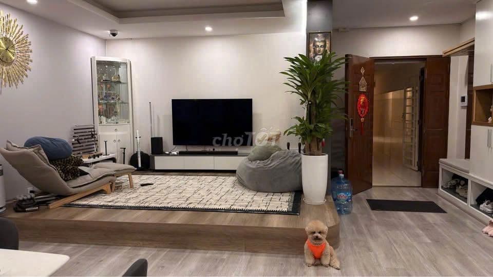 Bán 3pn 147m2 ERATOWN (Q7) Nhà Decor đẹp + N.Thất. Giá bán: 4.5 tỷ