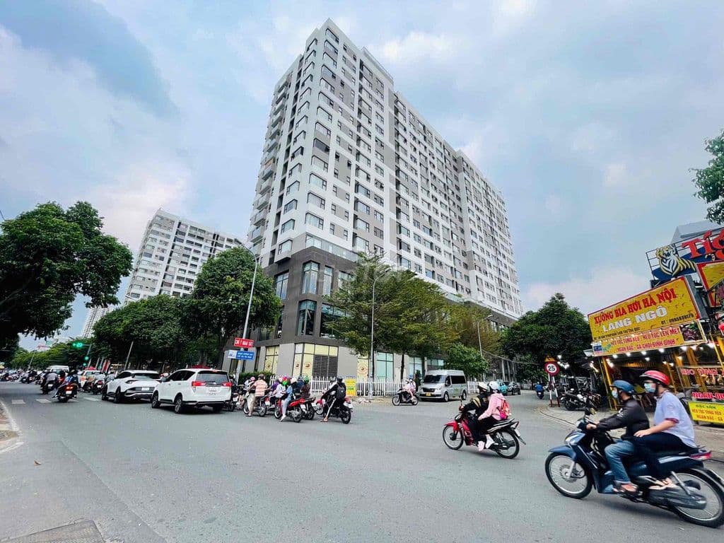 Nhà 2 Tầng Mặt Tiền 8M KDC Đẹp Ngay Phạm Văn Đồng - 103M2 Ngang 5,2M - Ảnh 3