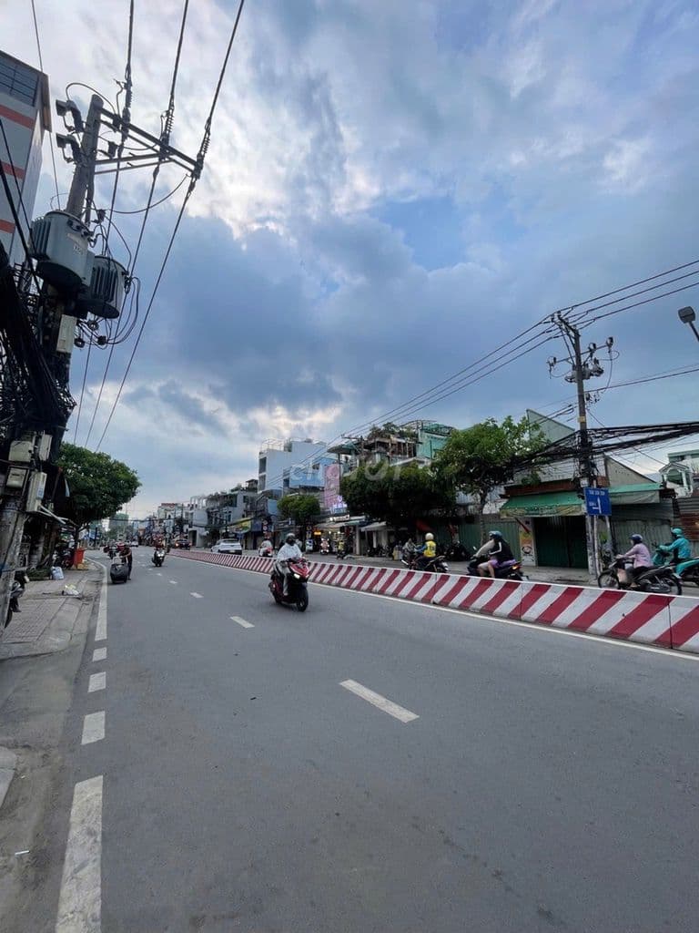Bán gấp ,nhà nát ,DT 108 m2 ,Huỳnh Tấn Phát ,Tân Thuận Tây ,Quận 7