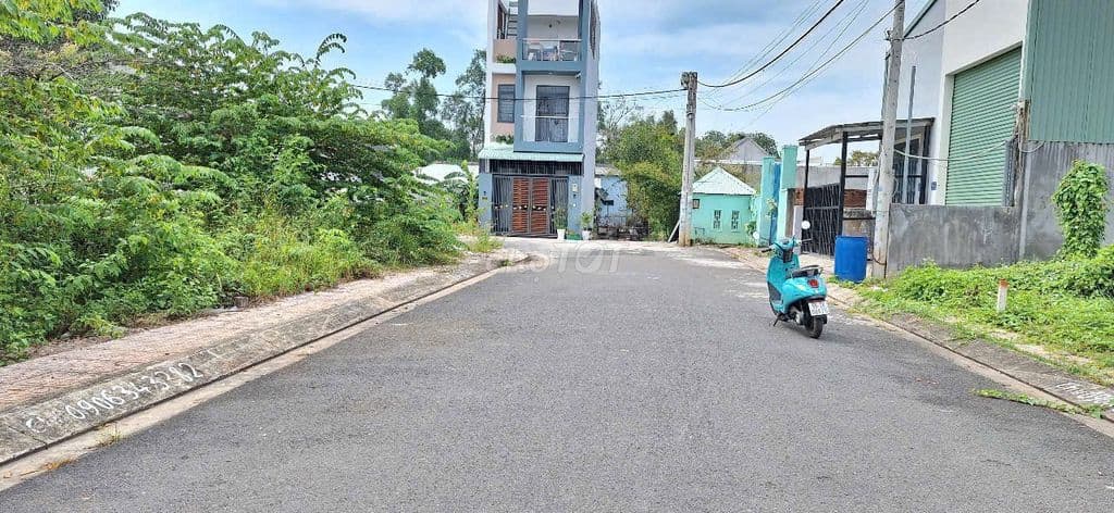BÁN NHANH ĐẤT 383 LONG PHƯỚC DT: 52M2 CHÍNH CHỦ SHR
