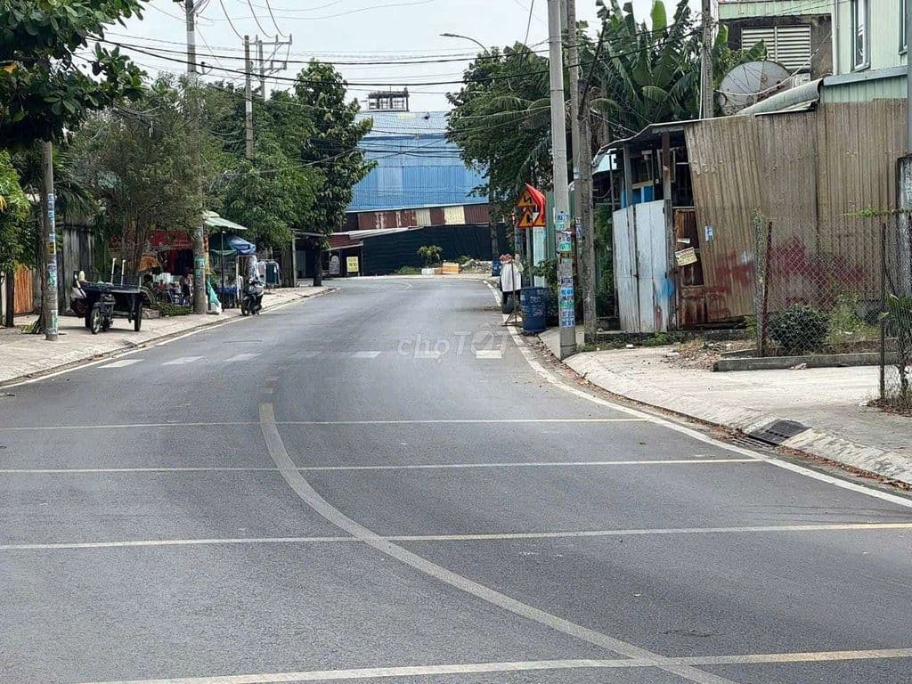 Đất đường nhựa 10m mới ra sổ thật đẹp