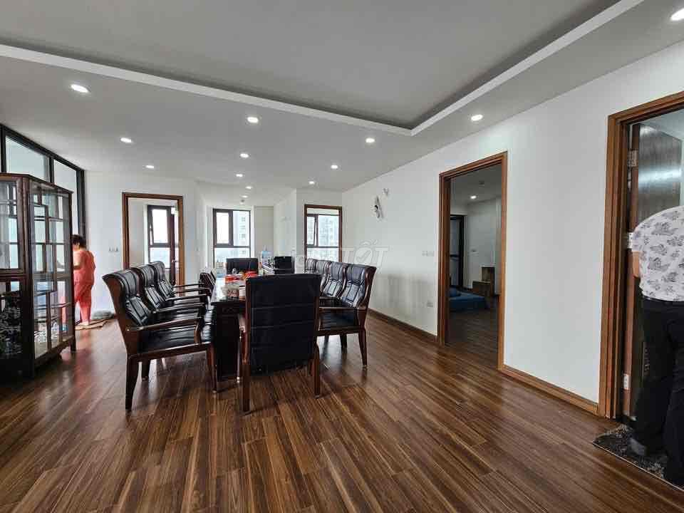 Bán căn hộ Chung cư CT12 X2 Đại Kim - Hoàng Mai - Dt 108m2 - Lô Góc