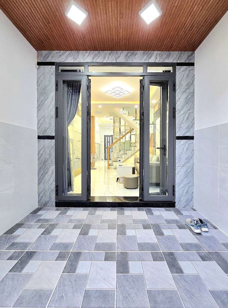 Nhà đẹp tặng full nội thất, hẻm trước nhà 4 m - Ảnh 2