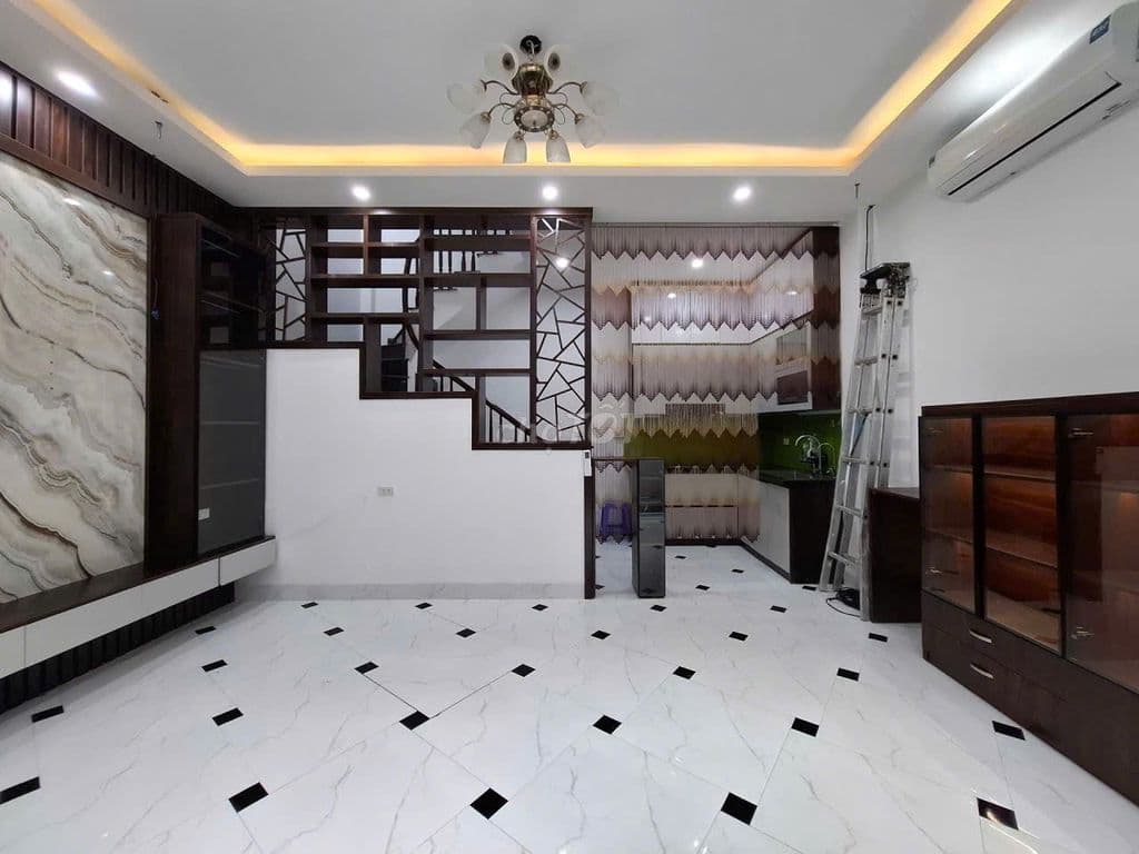 Mặt tiền rộng 5m ,33m , 5 tầng 20m ra đường ô tô tránh - Ảnh 3