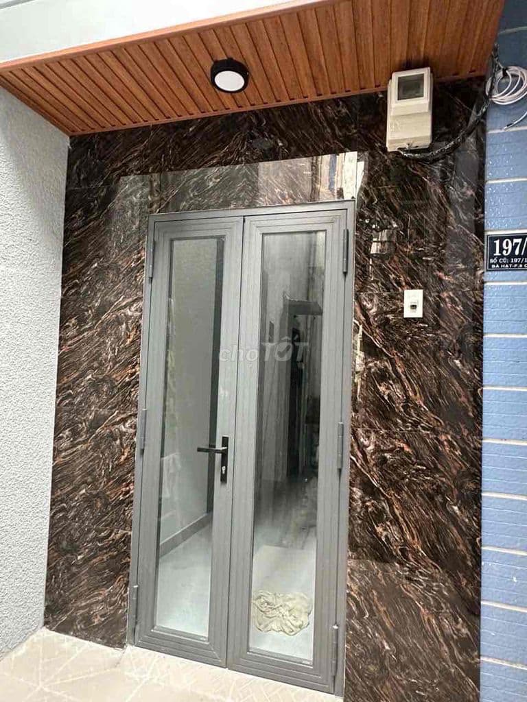 BÁN NHÀ NHỎ SÁT MẶT TIỀN BÀ HẠT Q10