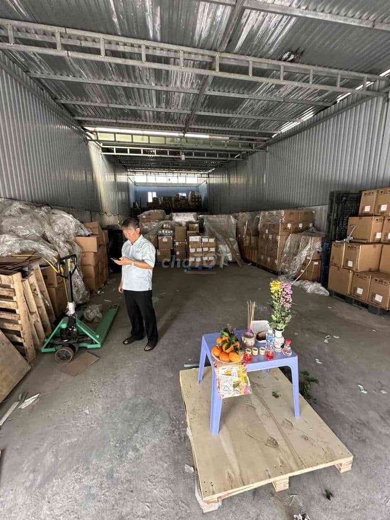 Nhà kho tiền chế, thổ cư 100% mặt tiền Thới An 15