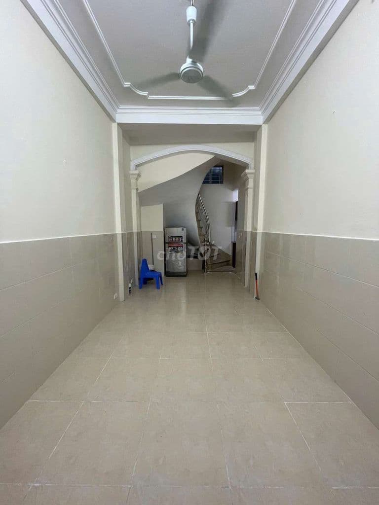 nhà Trung tâm nở hậu giá rẻ thông thoáng ,tiện ich