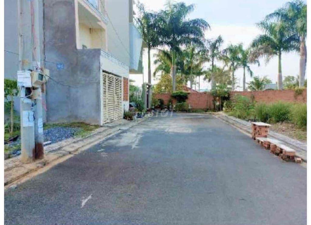 NHÀ ĐẸP Ở NGAY LONG TRƯỜNG 71M2 NGANG 4M ĐƯỜNG 8M CHỈ 3,9 TỶ - Ảnh 2