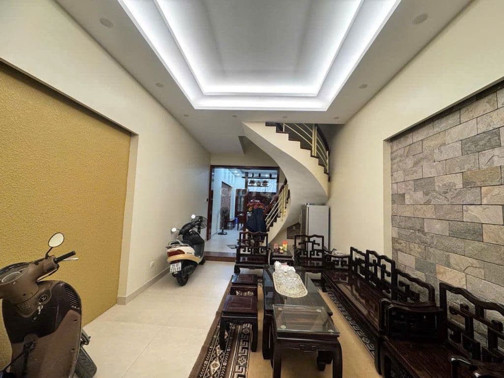 Lạc Long Quân, ngõ thông, kinh doanh, sát oto, dân xây, an sinh tốt